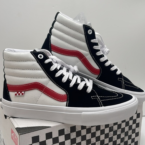 Vans WMNS Skate Sk8-Hi
Athletic Black/Red
VN0A5FCC458 Sneakers - Picture 7 of 16